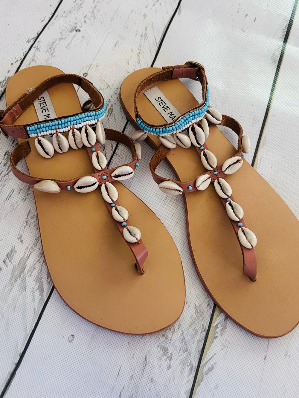 Sz 10 Steve Madden Brown Sandals with Turquoise Bead & Shell Accents